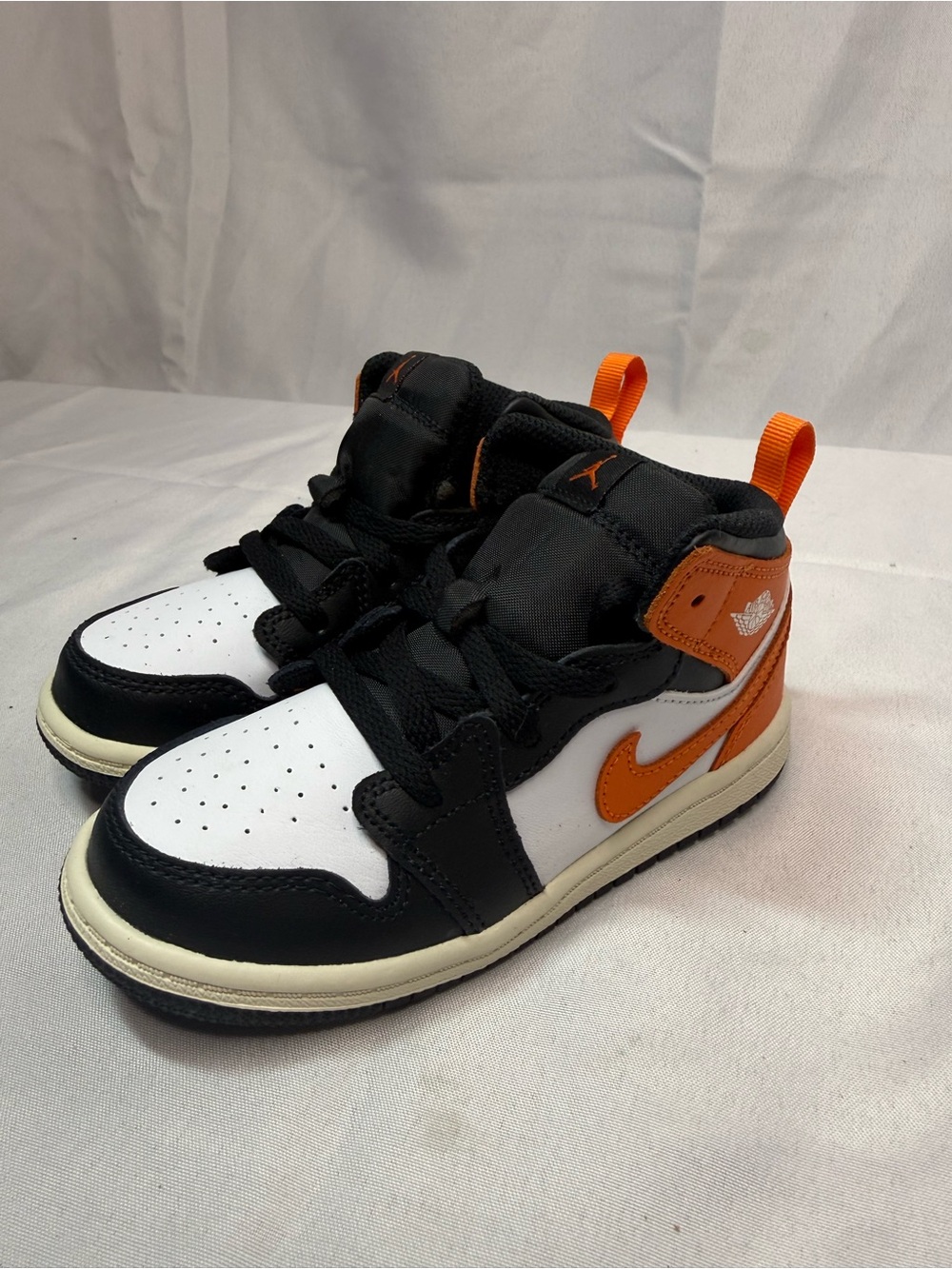 Jordan Air Jordan 1 Mid TD Kids Sneaker US 9C Black/White/Orange Leather